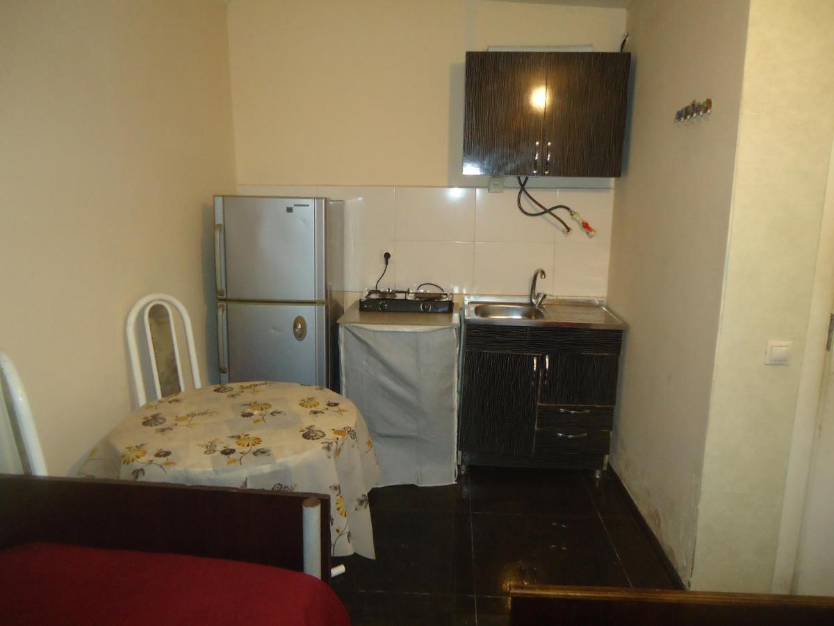 Guest House R&T Tbilisi Exterior photo