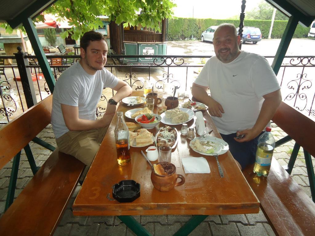 Guest House R&T Tbilisi Exterior photo